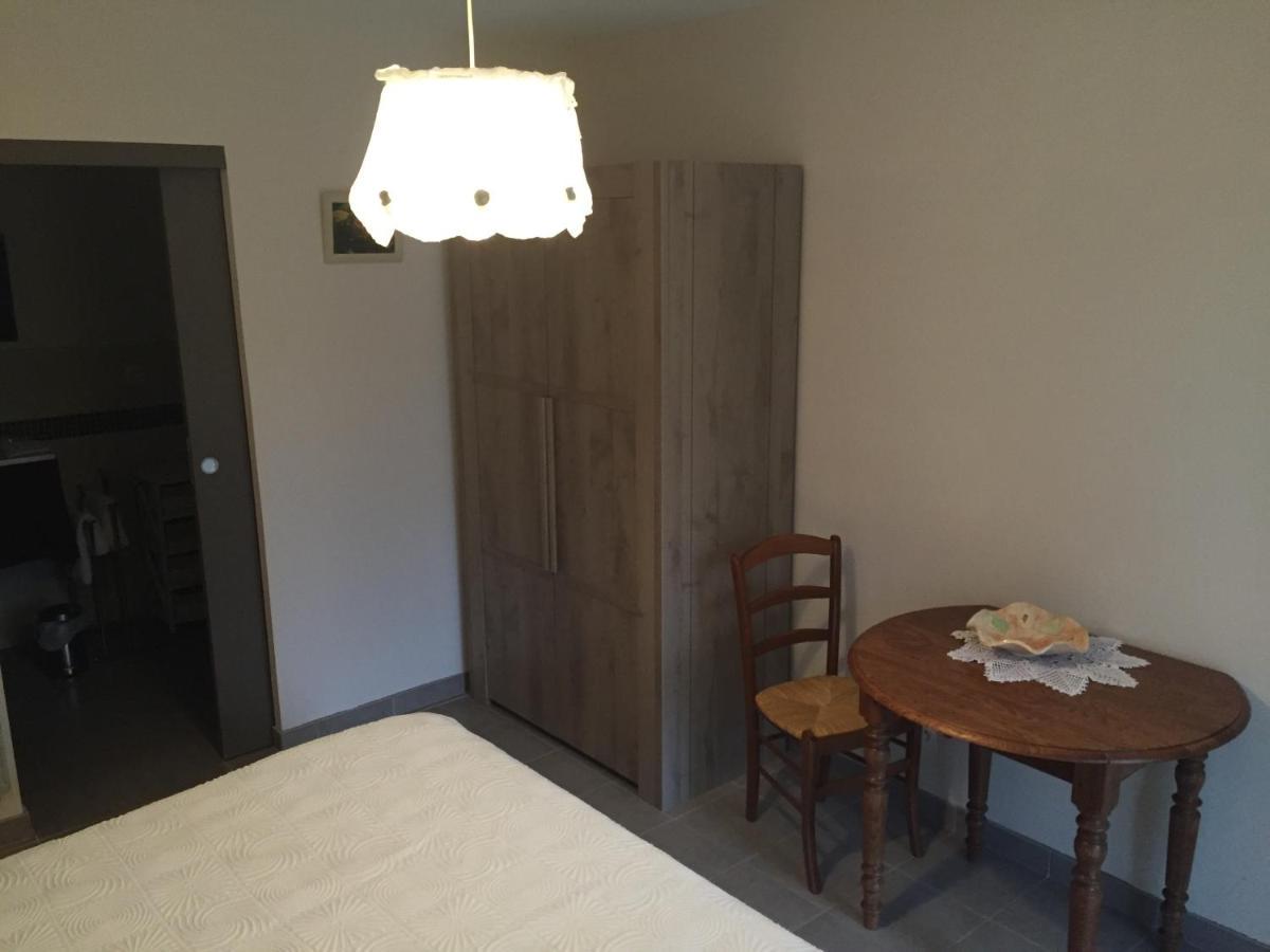 Le Mas De Servant Roulottes Et Chambres D'Hotes Auberives-en-Royans ห้อง รูปภาพ