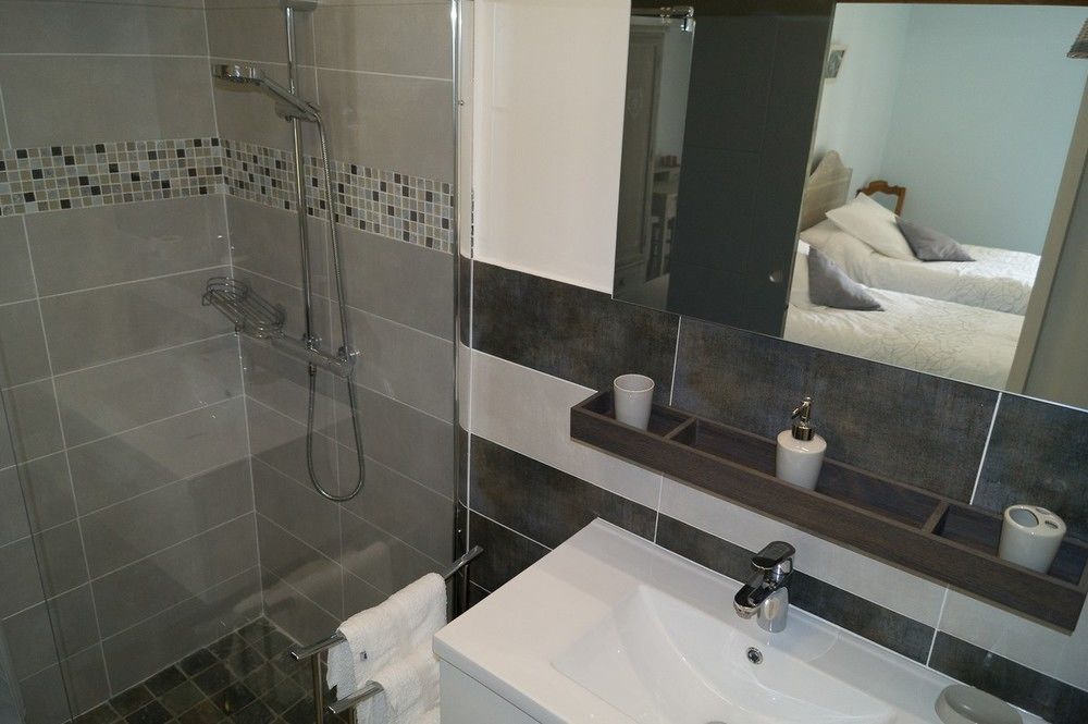 Le Mas De Servant Roulottes Et Chambres D'Hotes Auberives-en-Royans ภายนอก รูปภาพ
