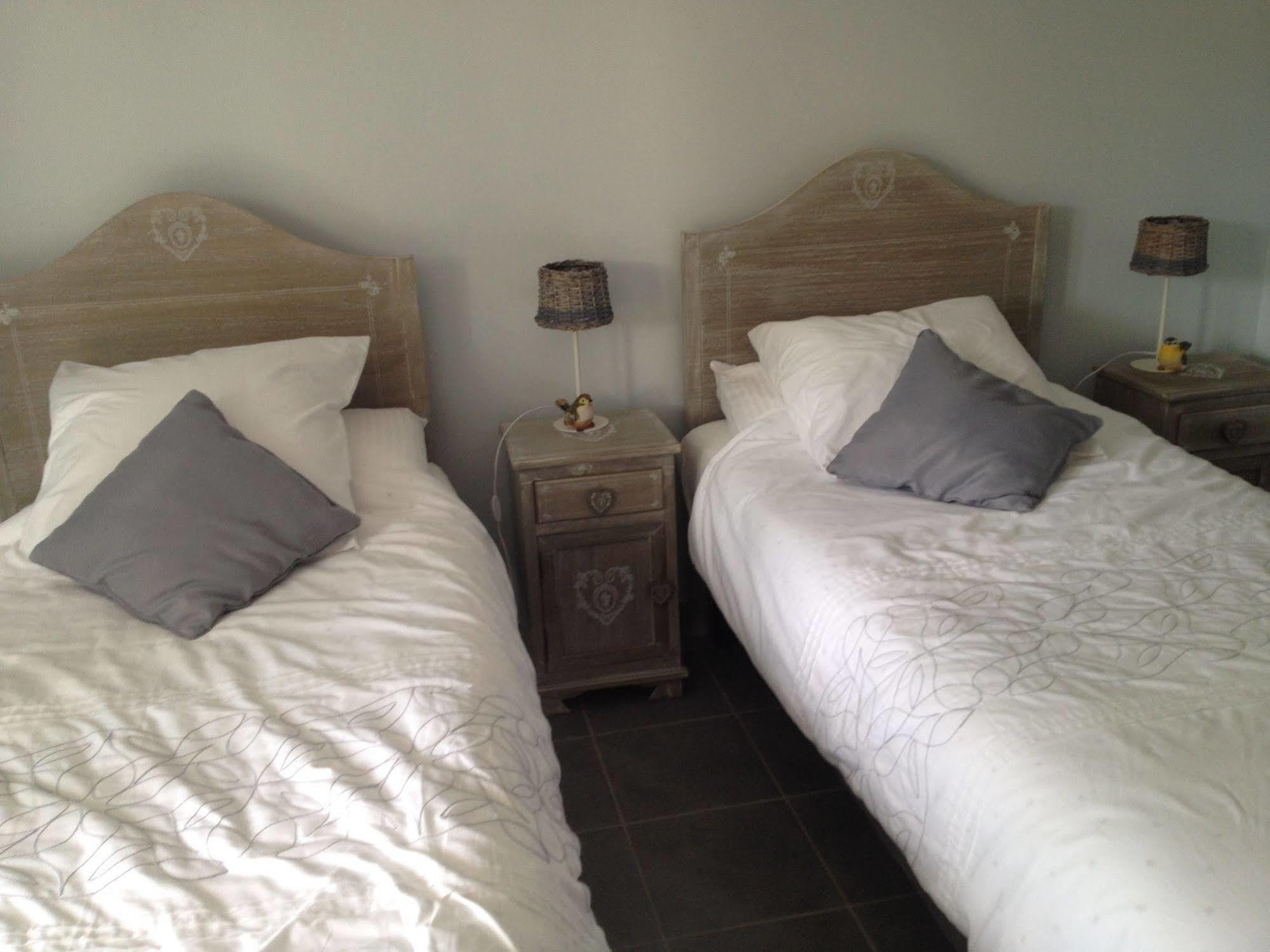 Le Mas De Servant Roulottes Et Chambres D'Hotes Auberives-en-Royans ภายนอก รูปภาพ